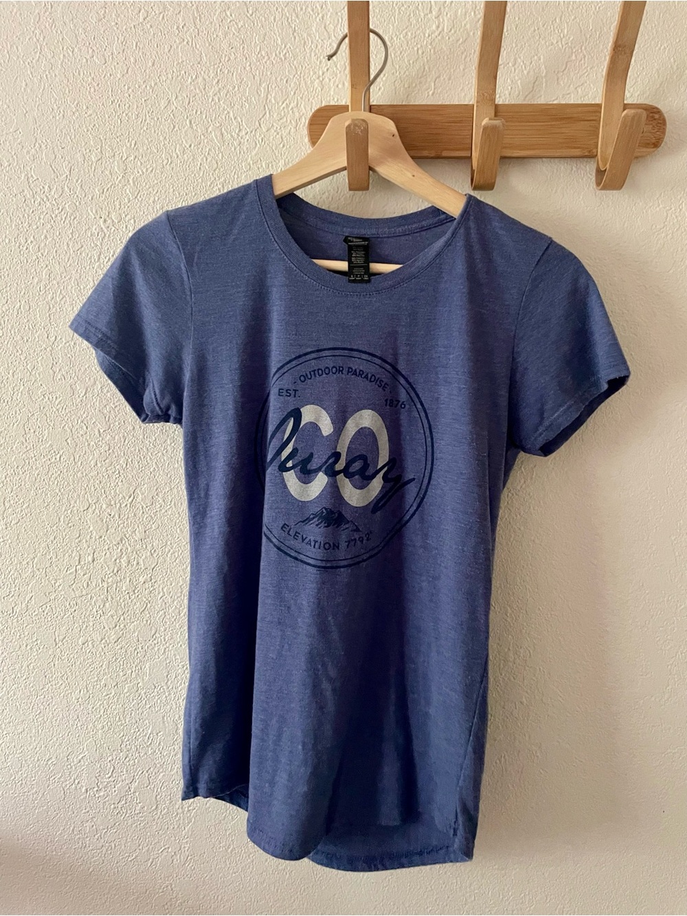 Anvil Women’s S Cotton Blend Blue Outdoor Paradise CO Graphic T-Shirt NWOT